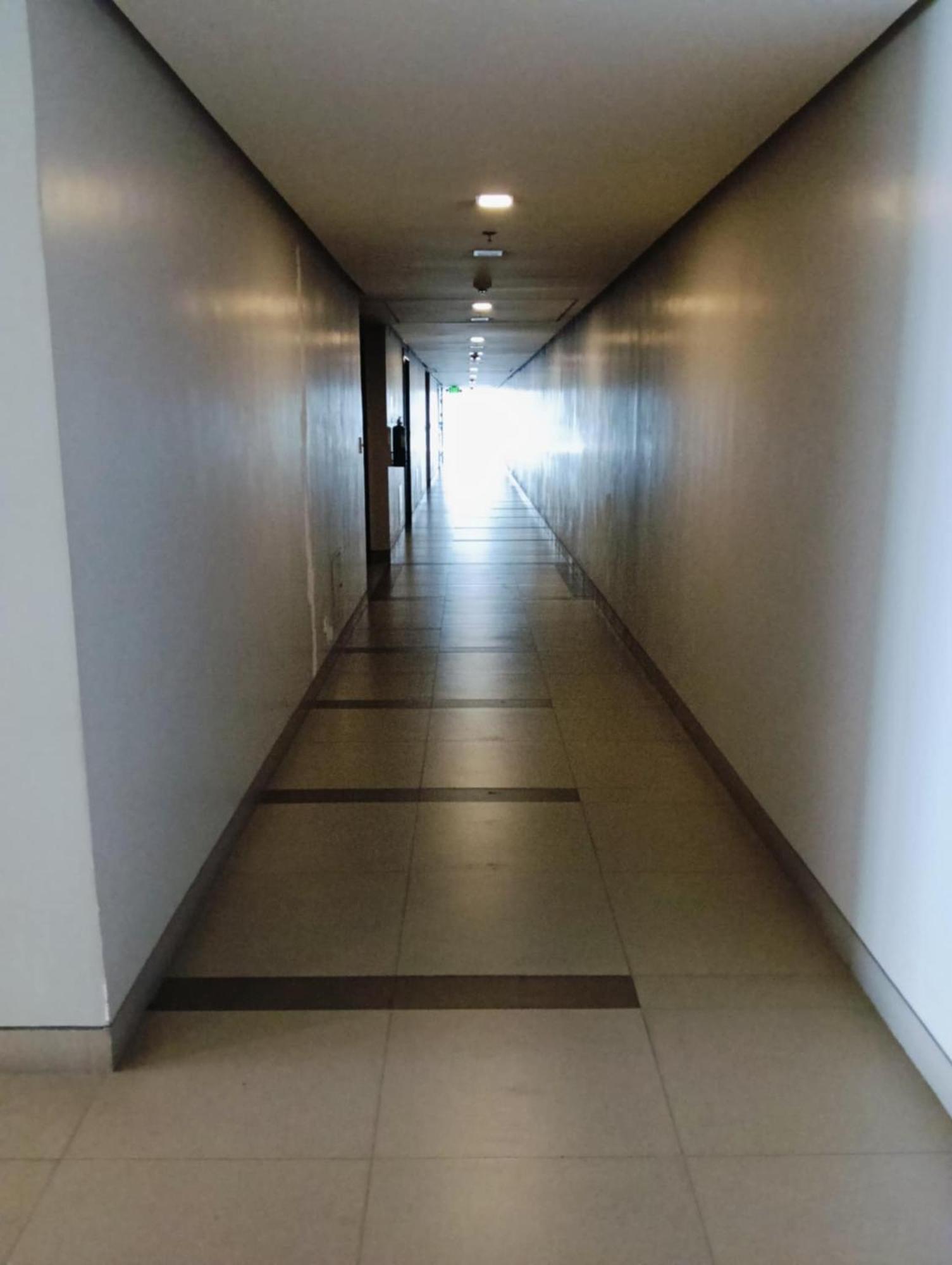 81 Newport Boulevard Cluster 4 - 8F Across Naia Airport, Terminal 3 Pasay Kültér fotó